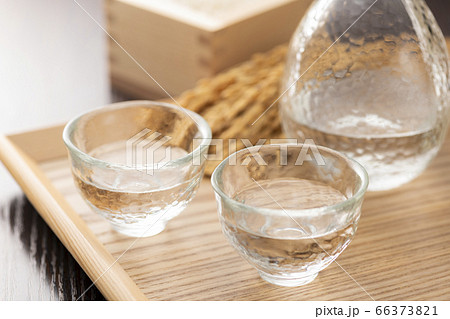 日本酒の冷や酒 66373821
