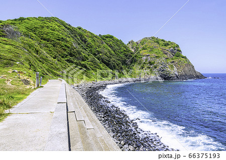 糸島を代表する景勝地である芥屋の大門   66375193