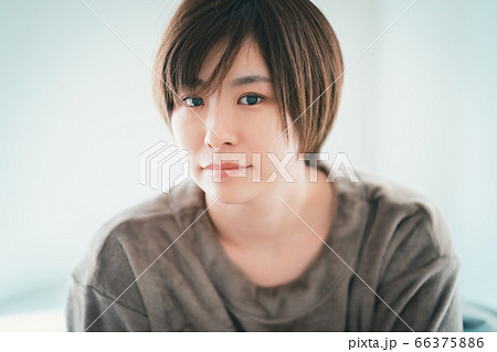 30代パジャマ女性 66375886