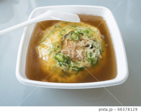 中華料理店でテイクアウトした天津飯 66378129