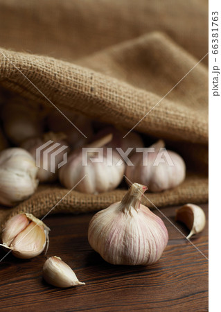 Fresh garlic cloves on wooden table Fresh garlic cloves on wooden table 66381763