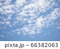 うろこ雲の青空 66382063