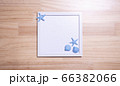白いフレームと貝殻 66382066
