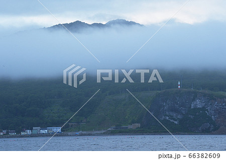 夕暮れ時の羅臼灯台 北海道 知床 クジラの見える丘公園 の写真素材