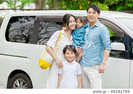 家族旅行　ドライブイメージ 66382799