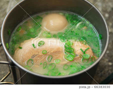 登山で作るインスタントラーメン 登山で作るインスタントラーメン 66383030