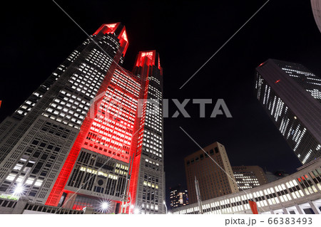 東京アラートで赤くライトアップされた東京都庁舎 東京アラートで赤くライトアップされた東京都庁舎 66383493