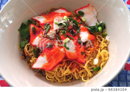 Egg noodle with red roast pork 66384104