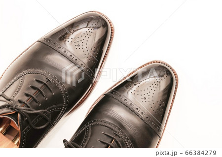 磨かれた革靴 磨かれた革靴 66384279