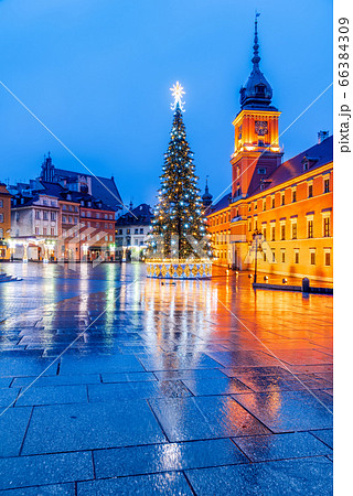 Warsaw, Poland - Castle Square in Christmas time Warsaw, Poland - Castle Square in Christmas time 66384309