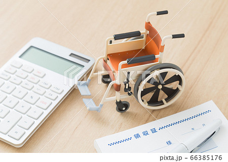 医療費　介護費イメージ 66385176