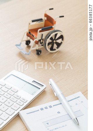 医療費　介護費イメージ 66385177
