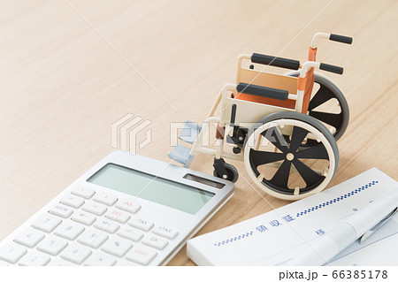 医療費　介護費イメージ 66385178