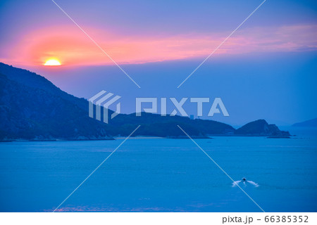 (瀬戸内しまなみ海道)来島海峡 夜明け (瀬戸内しまなみ海道)来島海峡 夜明け 66385352