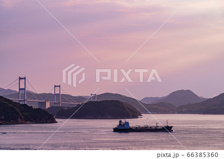 (瀬戸内しまなみ海道)来島海峡 夜明け (瀬戸内しまなみ海道)来島海峡 夜明け 66385360