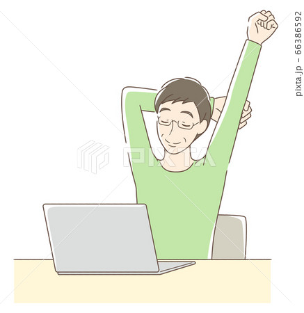 パソコンの前でストレッチをする男性 66386592