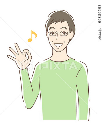 笑顔でOKサインを出す男性 66386593