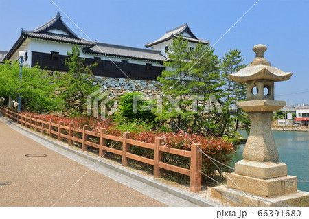 【愛媛県】晴天下の今治城鉄御門 【愛媛県】晴天下の今治城鉄御門 66391680