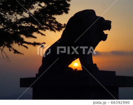 日没 夕暮れ 夕焼け 66392990