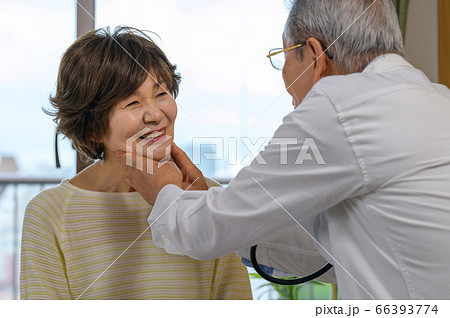 シニアイメージ　訪問診療・訪問医療・訪問看護 66393774