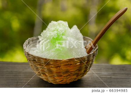 かき氷　Simple Asian style cold shaved ice 66394985