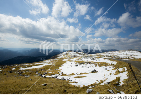冬の四国カルスト（愛媛県、高知県） 66395153