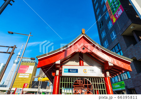 日本の東京都市景観  浅草駅や東京スカイツリーなどを望む 66395811