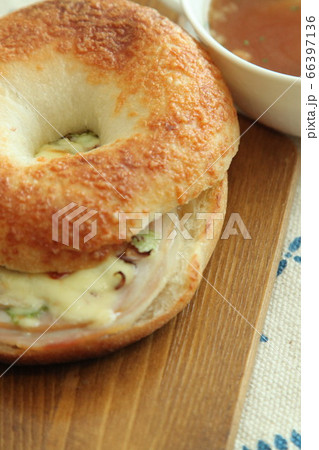 チーズベーグル 66397136