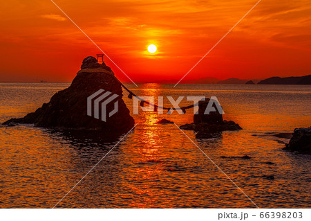 二見浦 伊勢 夫婦岩 朝日 朝焼け 夏至 二見浦 伊勢 夫婦岩 朝日 朝焼け 夏至 66398203