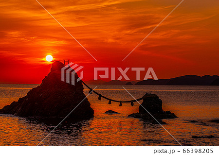 二見浦　伊勢　夫婦岩　朝日　朝焼け　夏至 66398205