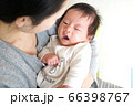 あくびする赤ちゃん 66398767