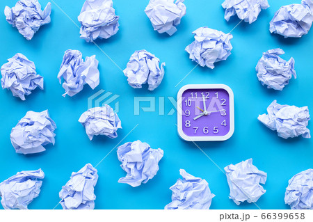 Square clock with white crumpled paper balls Square clock with white crumpled paper balls 66399658