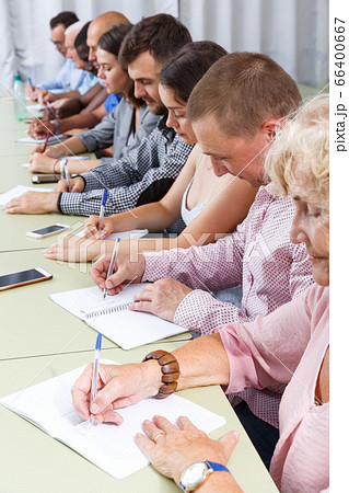 Group listening and writing during course Group listening and writing during course 66400667