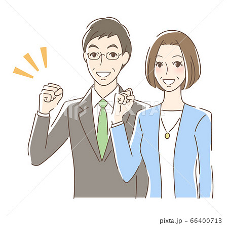 ガッツポーズするカップル 66400713