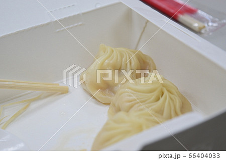 食べかけの小籠包 66404033