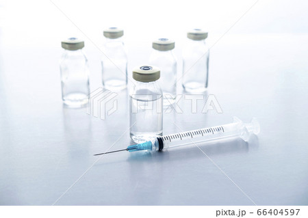 Studio shot of vials and syringe 66404597