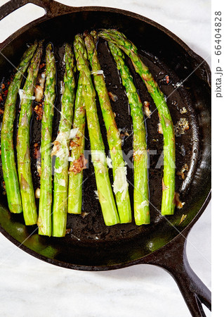Asparagus in cast iron skillet Asparagus in cast iron skillet 66404828