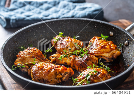 Tasty chicken legs roasted in ceramic pan with Tasty chicken legs roasted in ceramic pan with 66404911