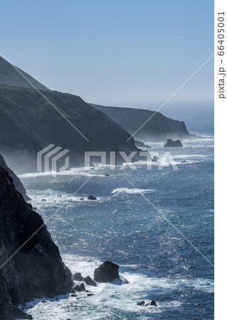 USA, California, Big Sur, Seascape with cliffs and rock formations on sunny day USA, California, Big Sur, Seascape with cliffs and rock formations on sunny day 66405001