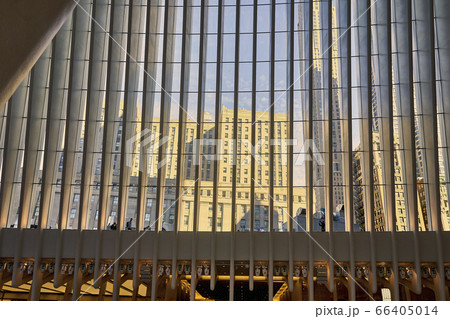 USA, New York, New York City, Modern buildings reflected in glass facade USA, New York, New York City, Modern buildings reflected in glass facade 66405014