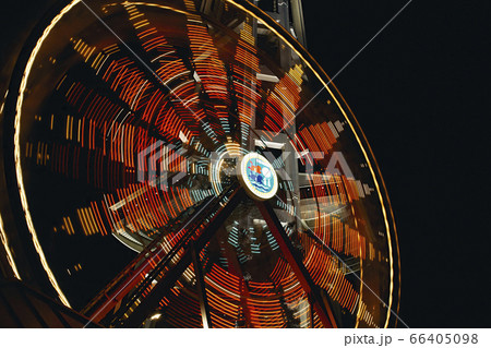 Ferris wheel in motion Ferris wheel in motion 66405098