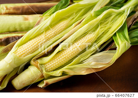 皮付きヤングコーンの写真素材