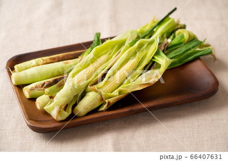 皮付きヤングコーンの写真素材