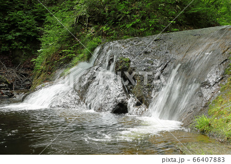 春の滝の流れ-恵みの森 福島県只見町 春の滝の流れ-恵みの森 福島県只見町 66407883