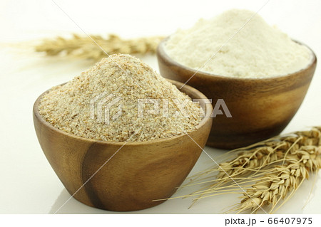 北海道産小麦粉　全粒粉と強力粉 66407975
