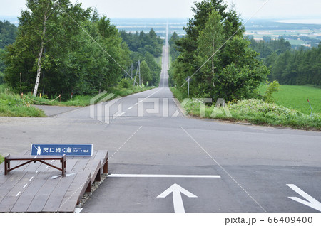 天に続く道（北海道・知床） 66409400