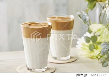 ダルゴナコーヒー　Dalgona Coffee 66412277