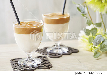 ダルゴナコーヒー Dalgona Coffee ダルゴナコーヒー Dalgona Coffee 66412278