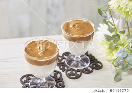 ダルゴナコーヒー　Dalgona Coffee 66412279