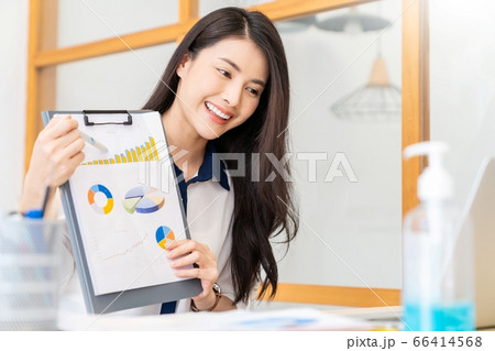 美人 女性 会社員 笑顔 オフィス ビジネスシーン 人物 素材 美人 女性 会社員 笑顔 オフィス ビジネスシーン 人物 素材 66414568